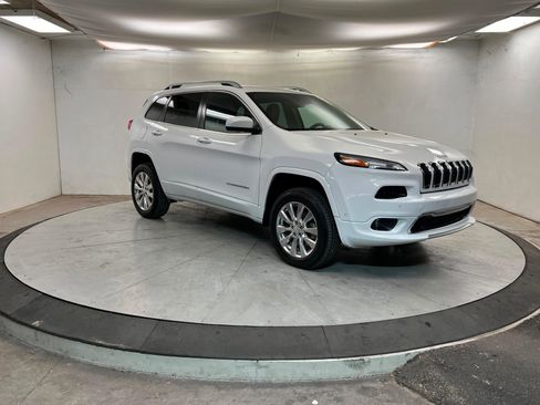Used 2018 Jeep Cherokee Overland w/ Technology Group image 8