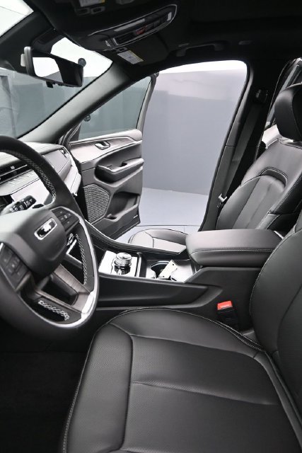 New 2026 Jeep Grand Cherokee Limited w/ Luxury Tech Group II AWD/4WD image 10