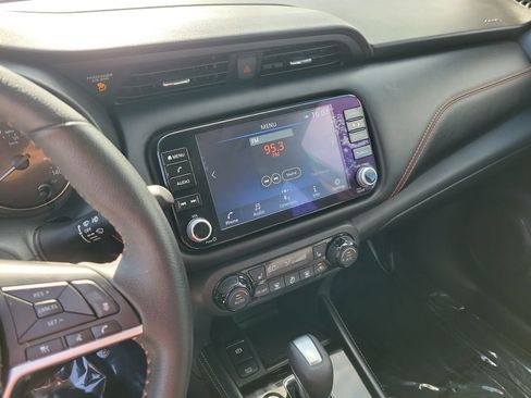 Used 2023 Nissan Kicks SR w/ SR Premium Package FWD image 23