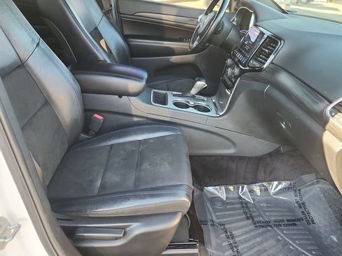 Used 2019 Jeep Grand Cherokee Altitude AWD/4WD image 14