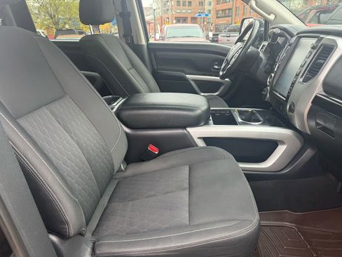 Used 2017 Nissan Titan SV image 27