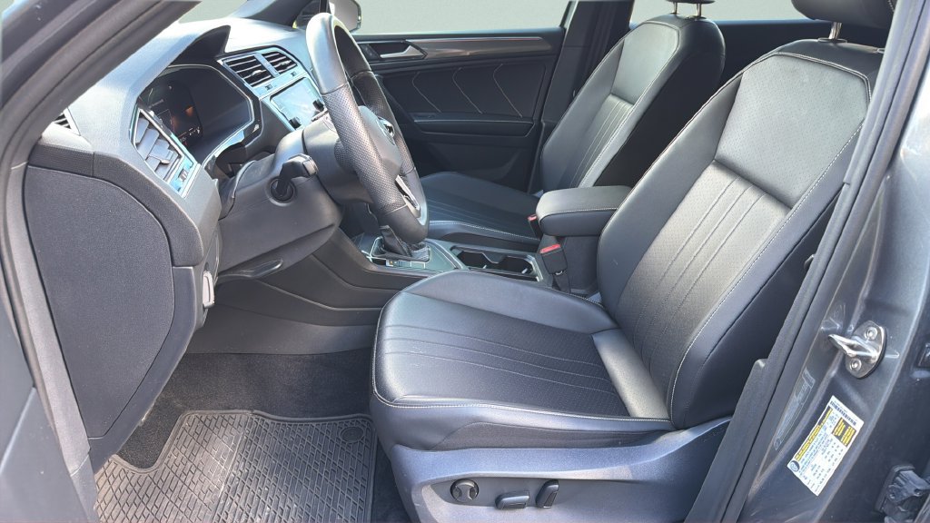 Used 2024 Volkswagen Tiguan SE R-Line FWD image 35
