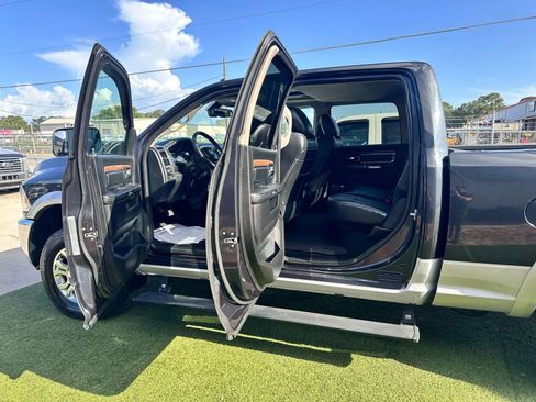 Used 2017 RAM 2500 Laramie w/ Convenience Group image 10