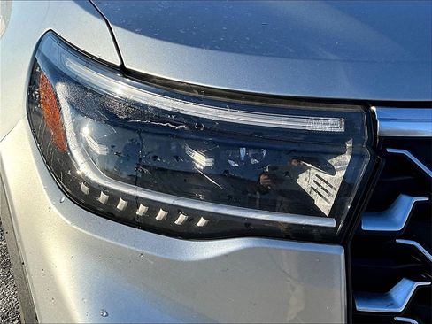 Used 2025 Ford Explorer Platinum w/ Ultimate Package image 31