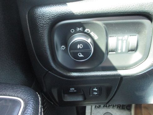 Used 2020 RAM 1500 Laramie image 26