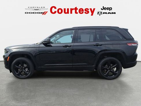 Certified 2024 Jeep Grand Cherokee Altitude AWD/4WD image 6