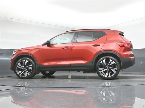 Used 2023 Volvo XC40 B5 Plus w/ Protection Package Premier image 39