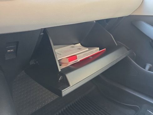 Used 2022 Toyota Corolla LE image 29