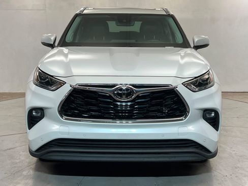 Used 2022 Toyota Highlander Limited FWD image 9