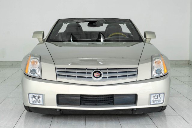 Used 2006 Cadillac XLR RWD image 3