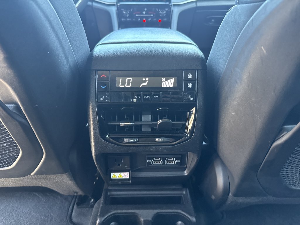 Used 2023 Jeep Grand Cherokee L Limited w/ Trailer Tow Group (B) AWD/4WD image 31