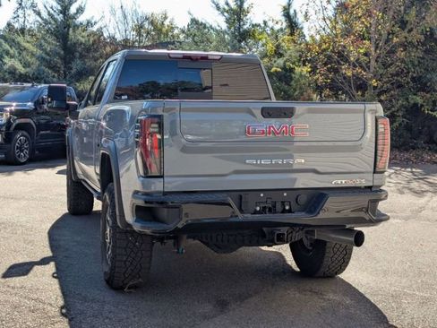 Used 2025 GMC Sierra 2500 AT4X image 5