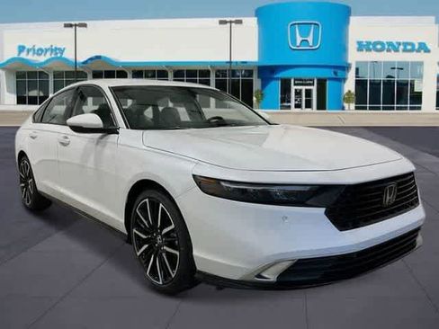 Used 2025 Honda Accord Touring image 9