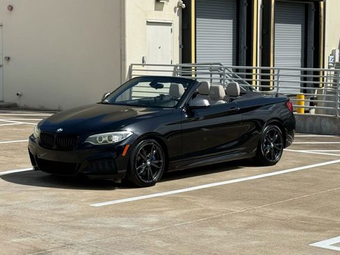 Used 2016 BMW M235i Convertible RWD image 2