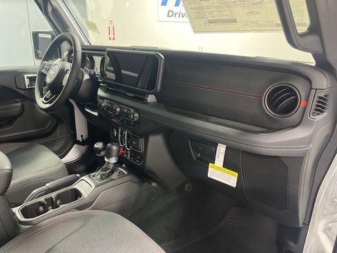 New 2025 Jeep Gladiator Rubicon w/ Convenience Group image 20