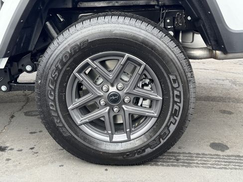 New 2025 Jeep Gladiator Sport image 15