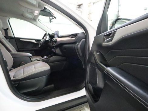 Used 2022 Ford Escape SE w/ SE Sport Appearance Package image 10