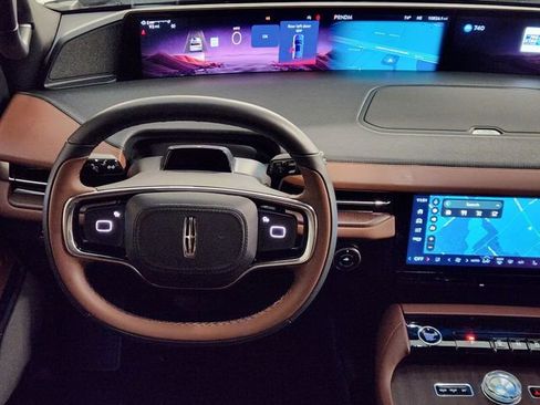 Used 2025 Lincoln Navigator Reserve image 27