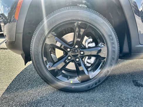 New 2025 Jeep Grand Cherokee L Altitude image 12