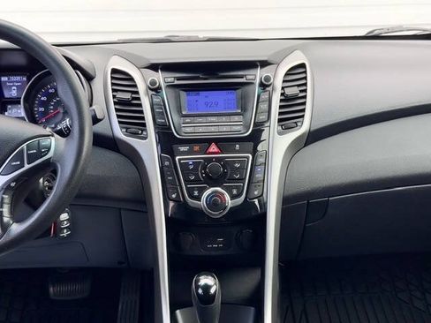 Used 2014 Hyundai Elantra GT FWD image 17