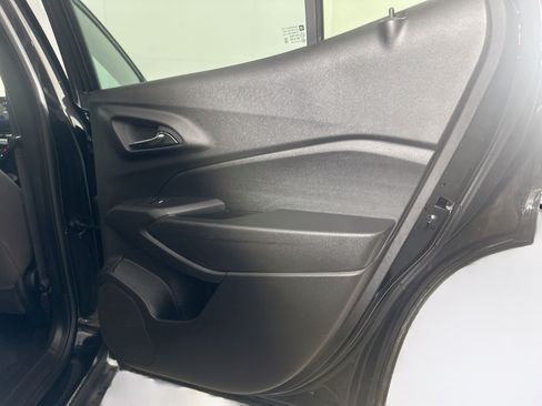 Used 2025 Chevrolet Trax ACTIV FWD image 27