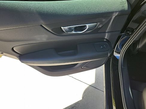 Used 2021 Volvo S60 T5 Momentum image 11