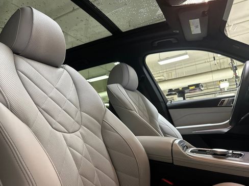 Used 2025 BMW X5 xDrive40i w/ Premium Package image 31