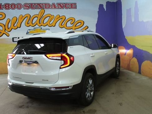 Used 2022 GMC Terrain SLT w/ Infotainment Package II AWD/4WD image 8