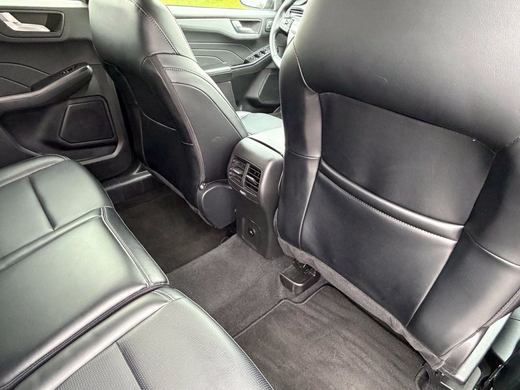 Used 2025 Ford Escape Platinum AWD/4WD image 39