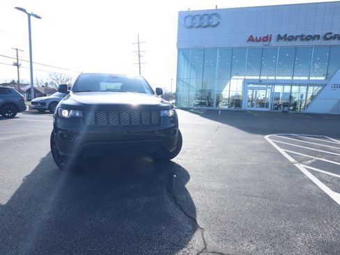 Used 2021 Jeep Grand Cherokee Laredo X AWD/4WD image 2