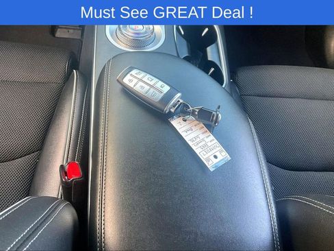 Used 2025 Genesis GV70 3.5T Sport image 13