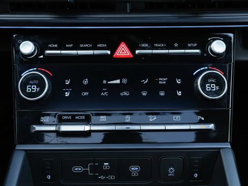 Used 2024 Hyundai Santa Fe Calligraphy AWD/4WD image 16