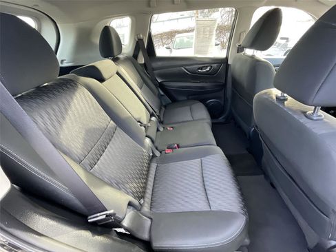 Used 2018 Nissan Rogue SV w/ Premium Package image 22