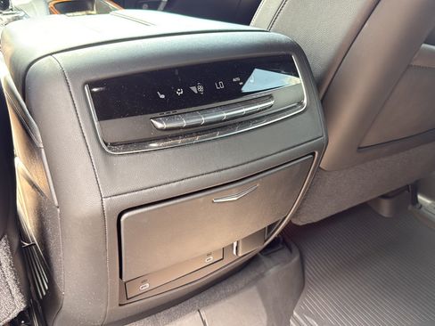 Used 2021 Cadillac Escalade Luxury AWD/4WD image 24