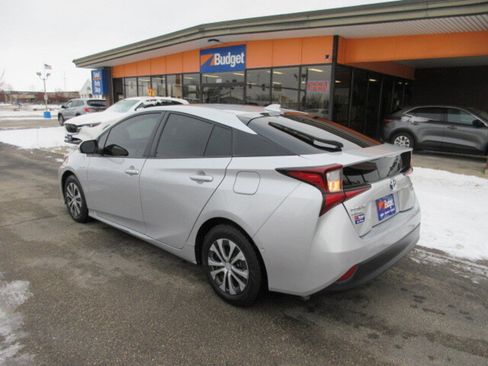 Used 2021 Toyota Prius XLE image 3