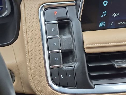 Used 2023 Chevrolet Tahoe Premier w/ Premium Package 2 AWD/4WD image 12