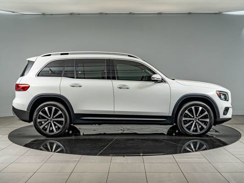 Used 2023 Mercedes-Benz GLB 250 4MATIC image 4