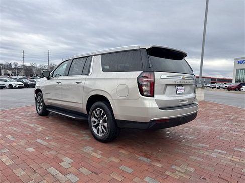 Used 2022 Chevrolet Suburban LT image 34