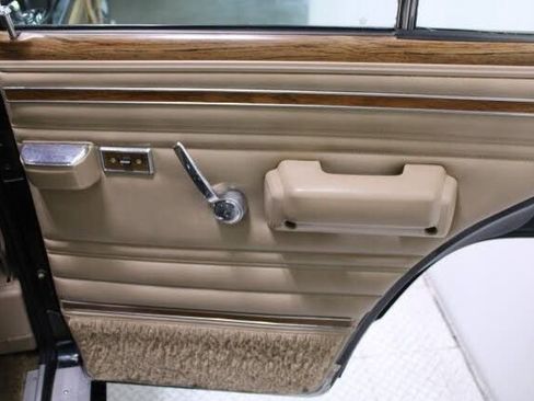 Used 1991 Jeep Grand Wagoneer image 59