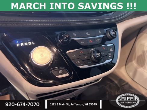 Used 2022 Chrysler Pacifica Touring-L image 26
