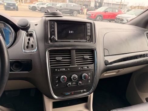 Used 2019 Dodge Grand Caravan SXT image 16