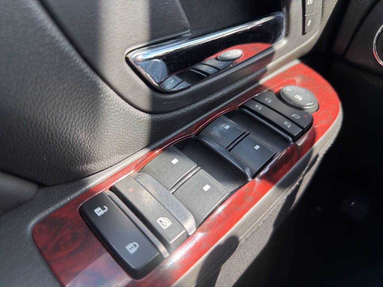 Used 2013 Cadillac Escalade Luxury AWD/4WD image 24
