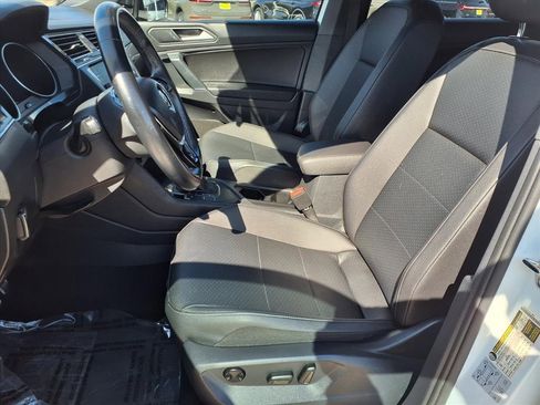 Used 2020 Volkswagen Tiguan SE R-Line image 22