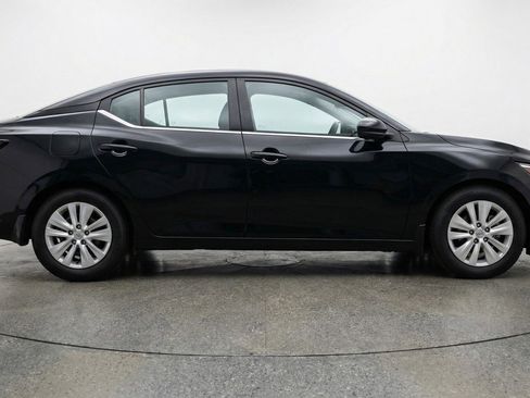 Used 2025 Nissan Sentra S image 11