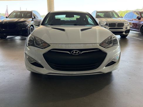 Used 2015 Hyundai Genesis 3.8 RWD image 5