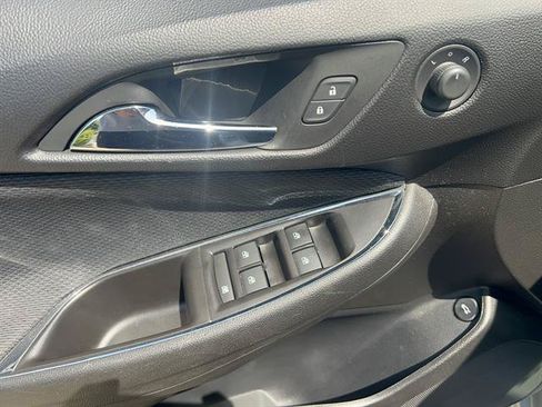 Used 2018 Chevrolet Cruze LT w/ Convenience Package FWD image 10