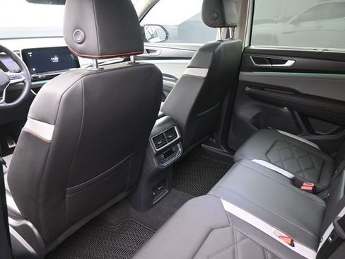 New 2025 Volkswagen Atlas Peak Edition SE image 2