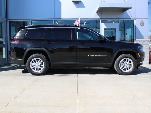 New 2025 Jeep Grand Cherokee L Laredo image 4