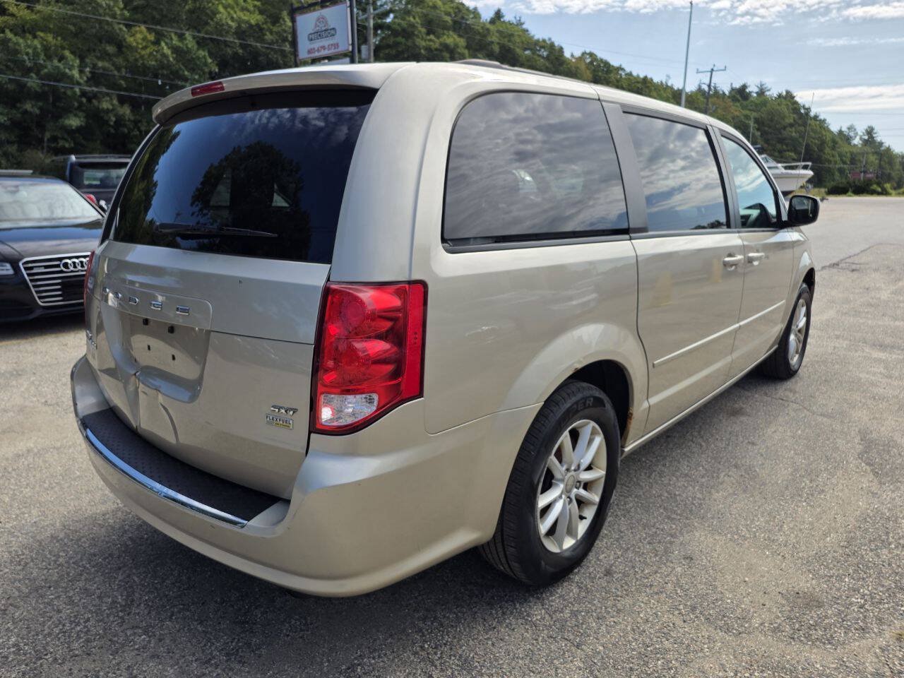 Used 2015 Dodge Grand Caravan SXT FWD image 8
