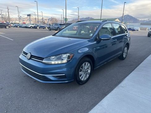 Used 2018 Volkswagen Golf S image 3